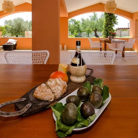 Grandiflora With Pool
