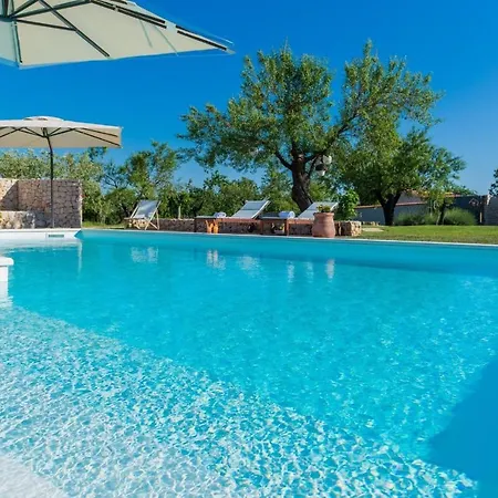 Grandiflora With Pool شقة Prkos
