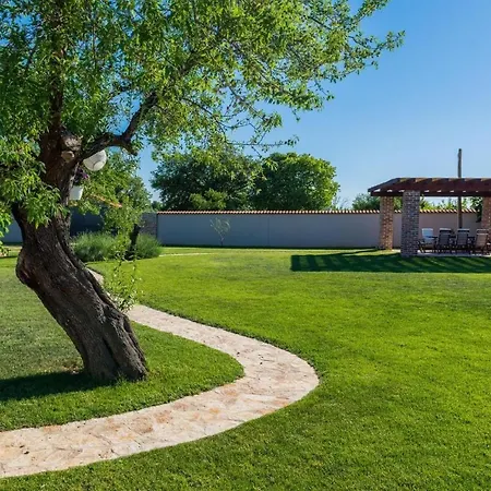 شقة Grandiflora With Pool *
