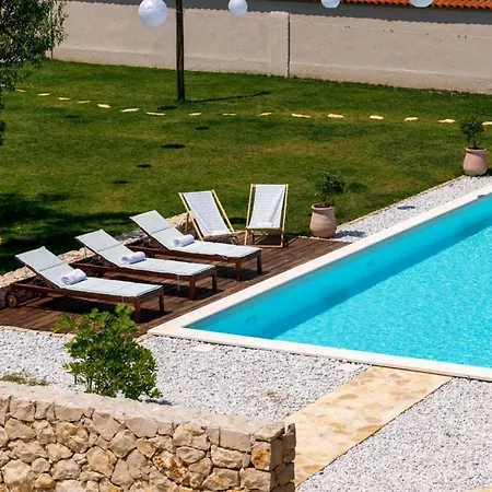 Grandiflora With Pool شقة Prkos