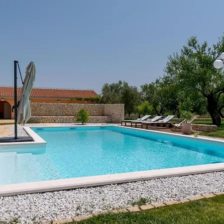 Grandiflora With Pool Prkos