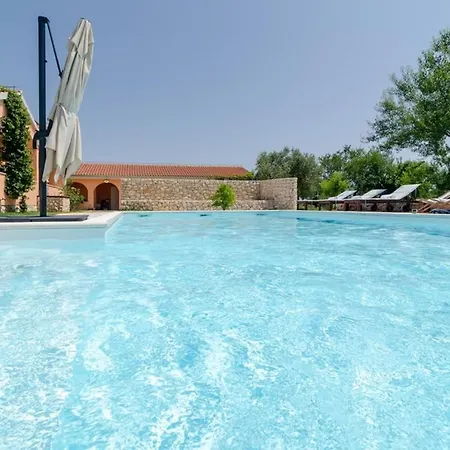 شقة Grandiflora With Pool