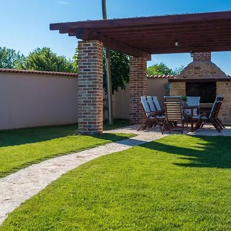 شقة Grandiflora With Pool