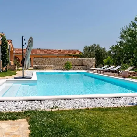شقة Grandiflora With Pool Prkos