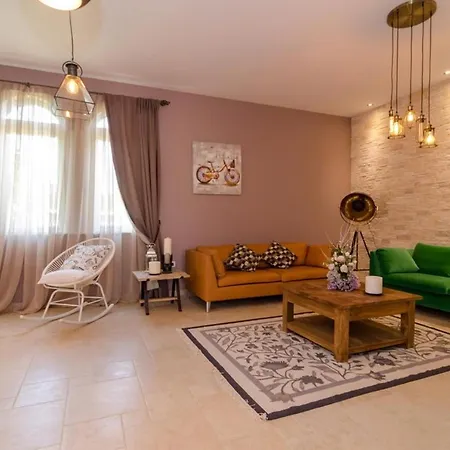 شقة Grandiflora With Pool Prkos