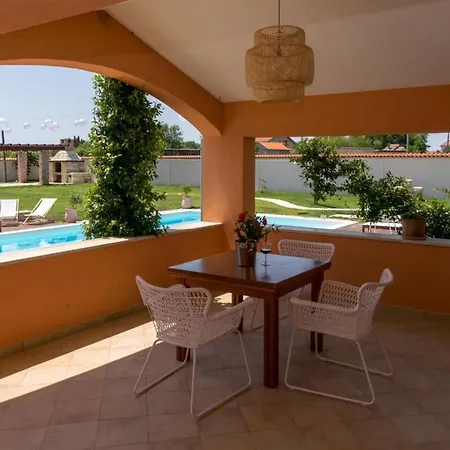 Grandiflora With Pool Apartamento Prkos