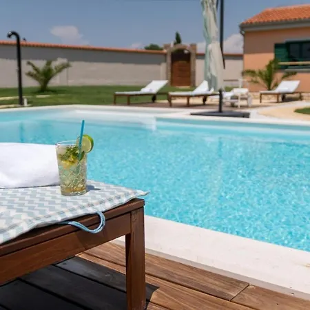Grandiflora With Pool Apartamento *