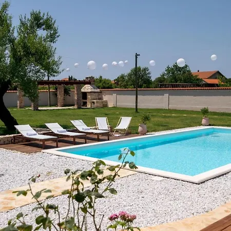 Grandiflora With Pool Apartamento Prkos